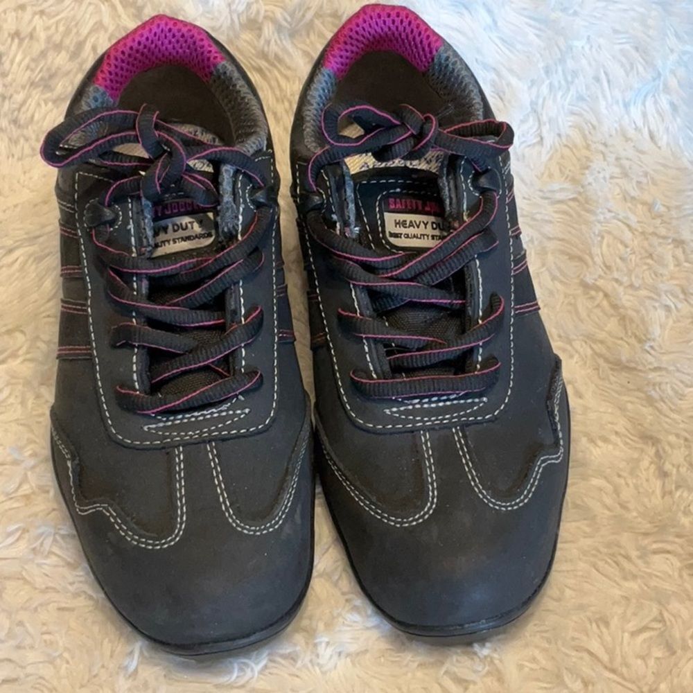 SAFETY JOGGERS steel toed ladies sneakers in size 8 in dark gray & pink